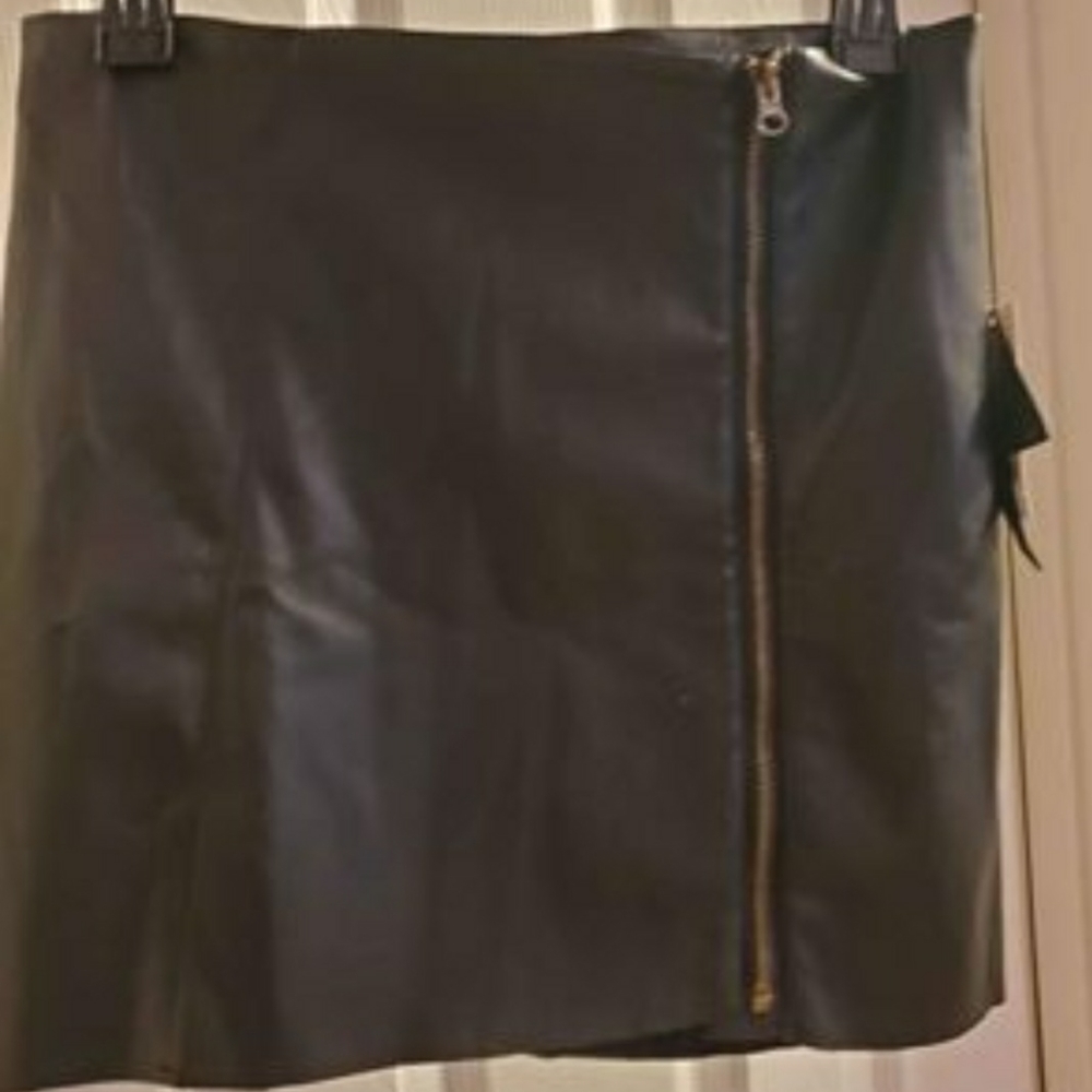By Junkfood sz 7, black faux leather skirt. Nwt.